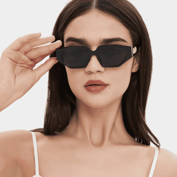 European and American style triangle cat's eye sunglasses 2025 new big logo fashion street super black sunglasses women's sunglasses
