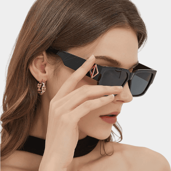 2024 sister Tuo fashion 5483 personality hip hop thick frame sunglasses European and American hot girl Street shooting UV-proof sunglasses